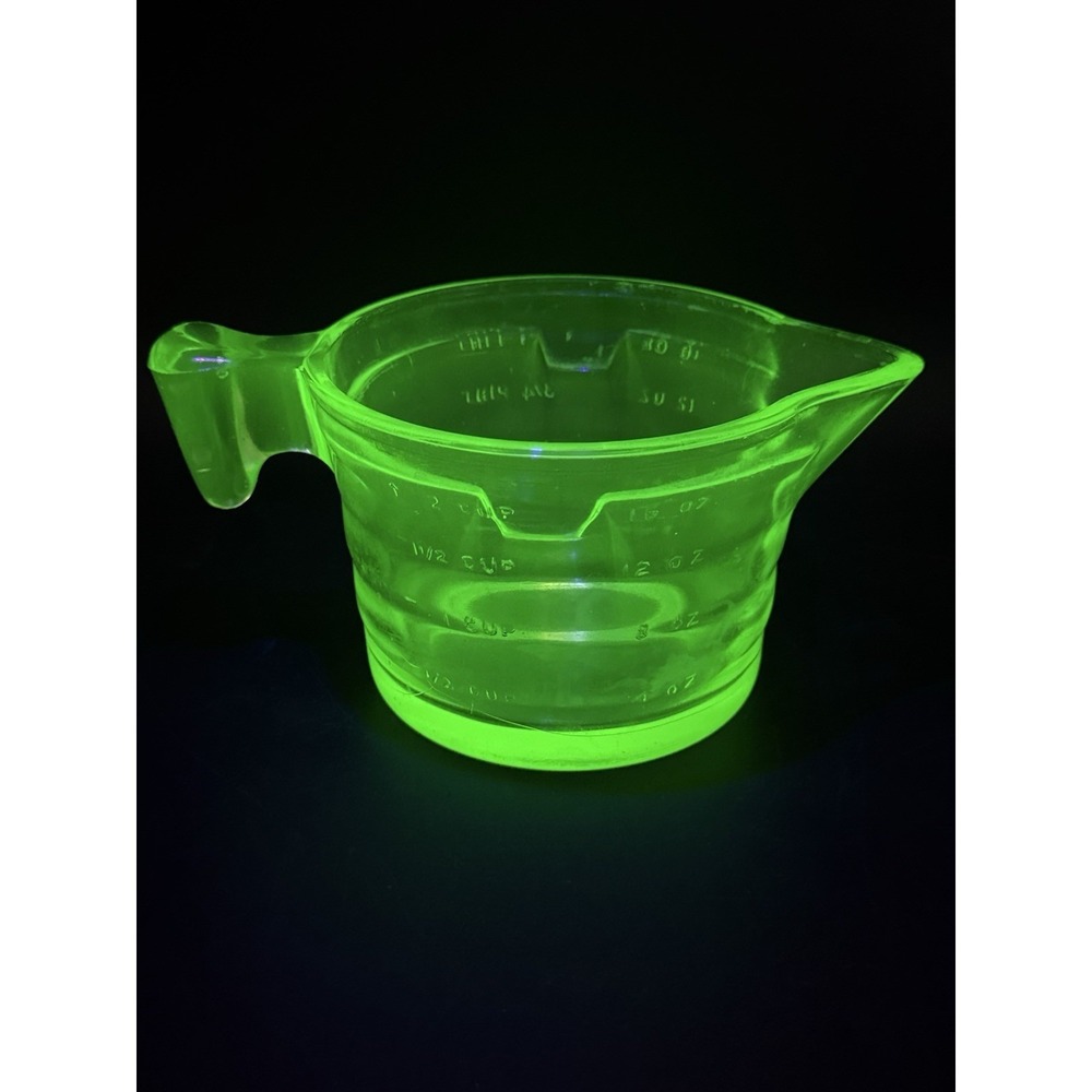 Vintage US GLASS COMPANY 2 Cup Uranium Green Vaseline Glass Measuring Cup